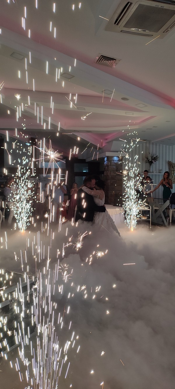 EFEKTI NIJAGARA šampanjac fontane, podni dim, unutrašnji vatromet...